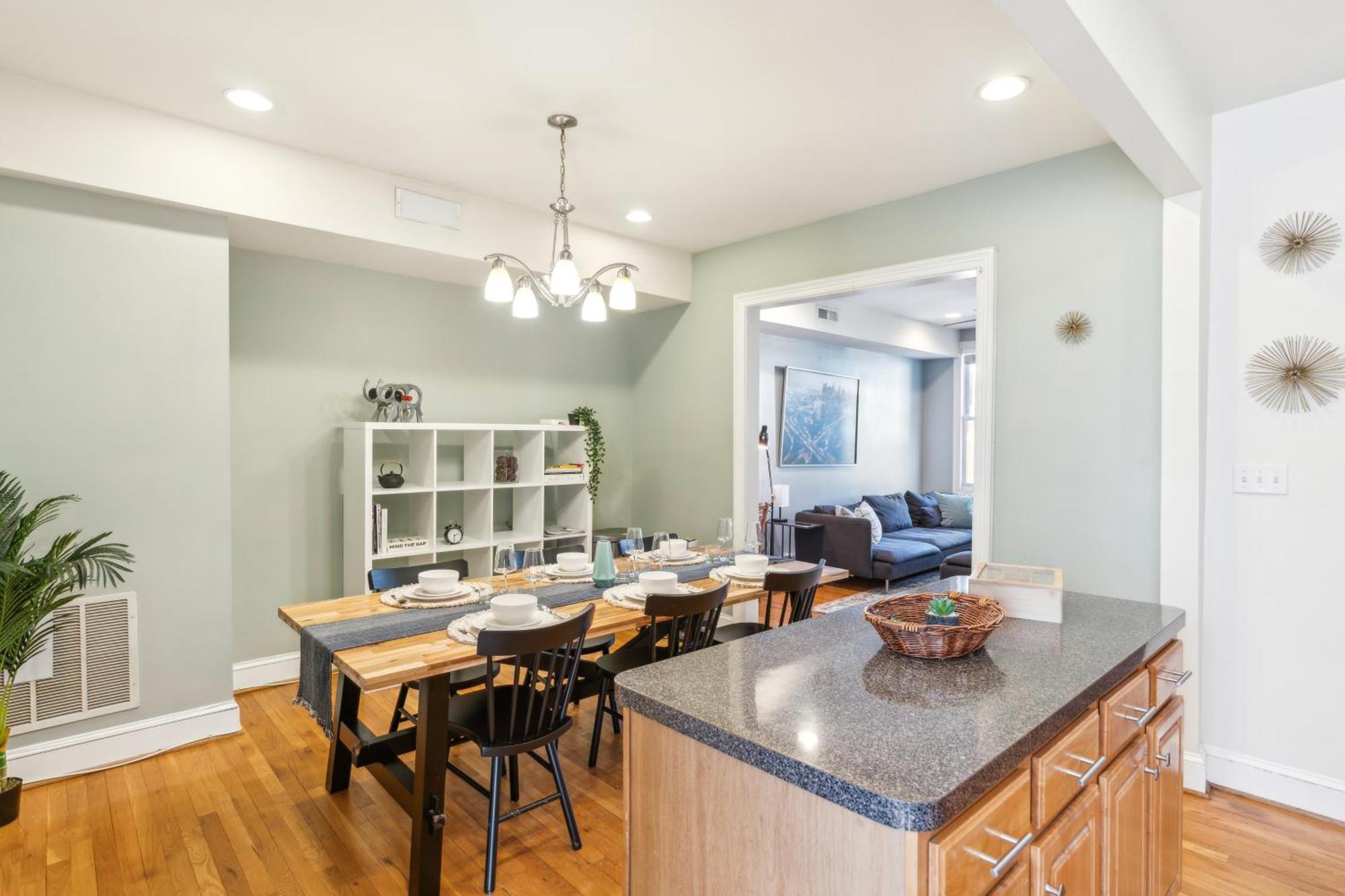 Peaceful 3 Bedroom With Parking, Family Friendly Near Medstar Washington