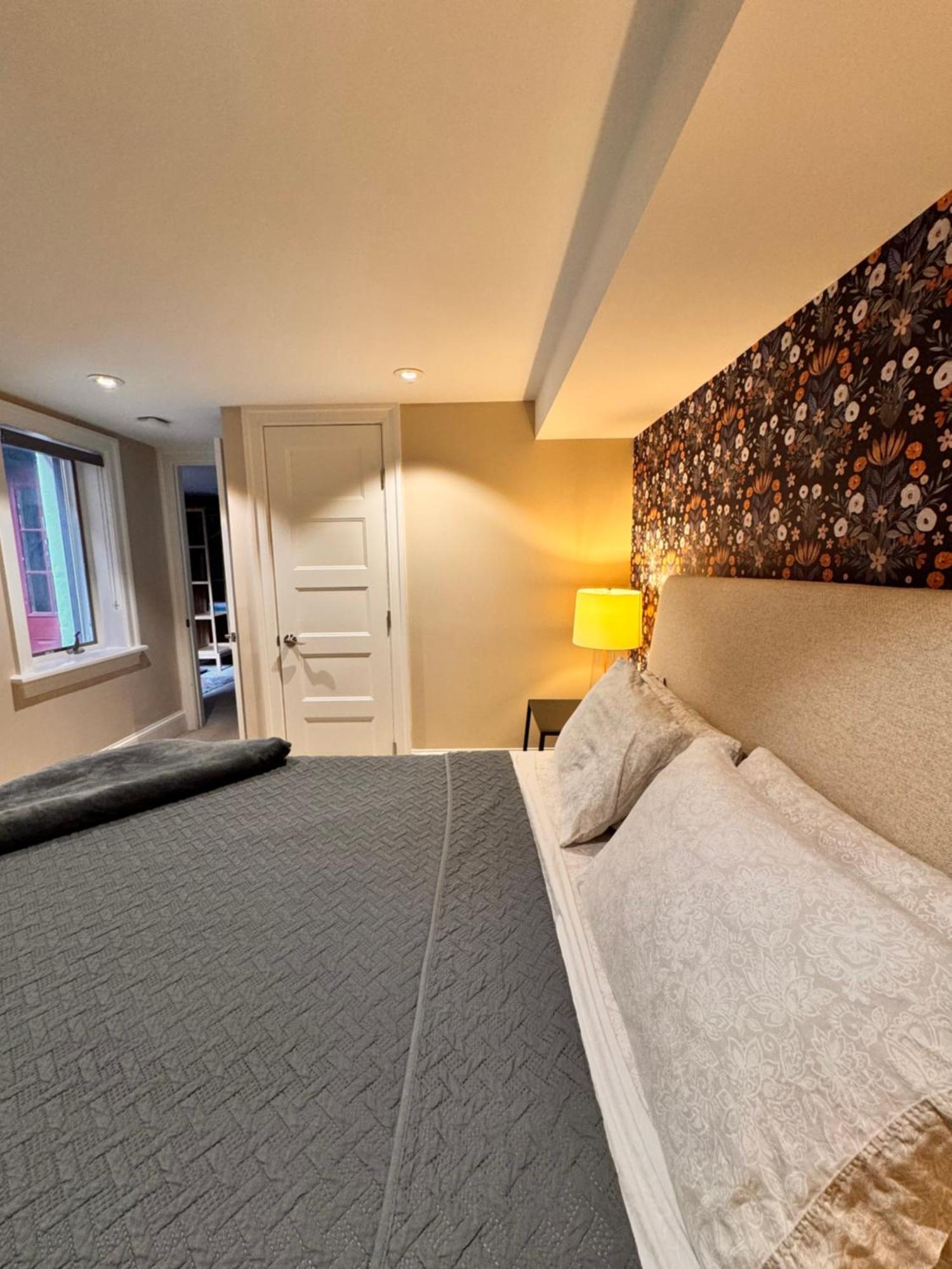 Explore Sights Of From Spacious Crib Apartment *