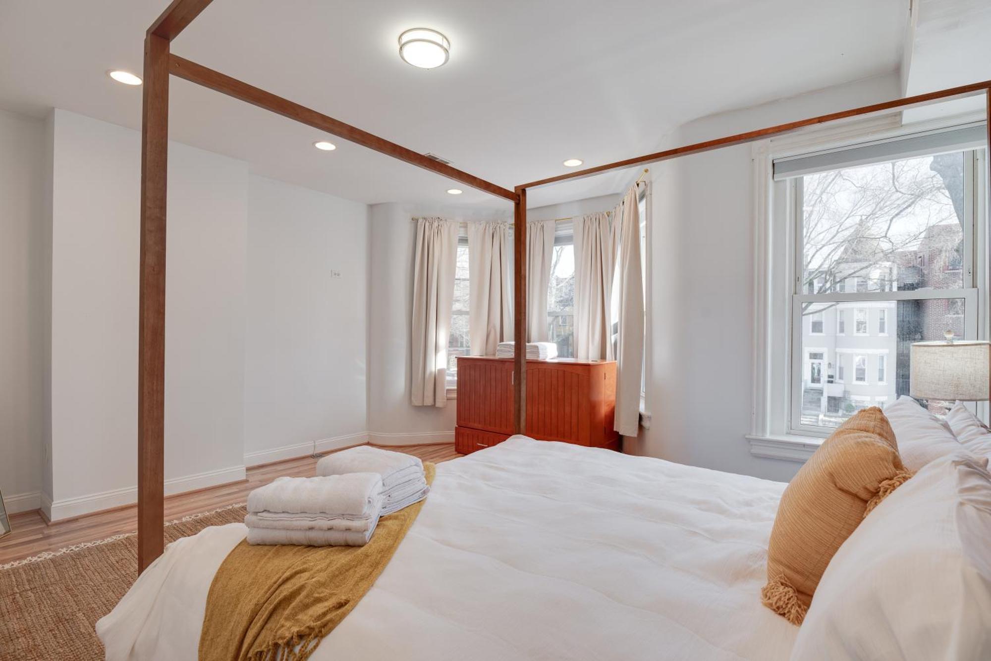 Apartment Spacious 4br Dc Townhouse With Jacuzzi & Parking *