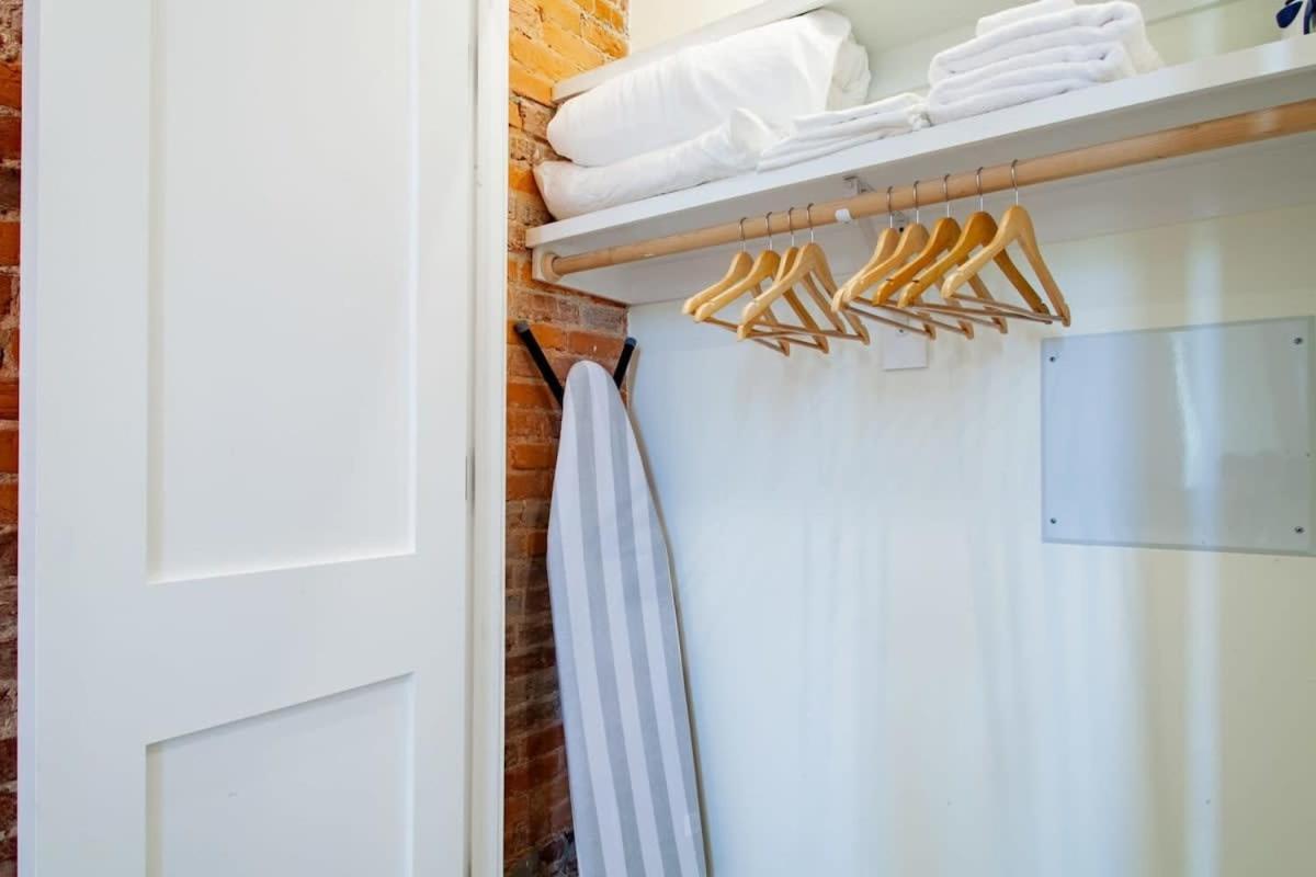 Barracks Row & Eastern Market Oasis Transit-friendly Holiday home