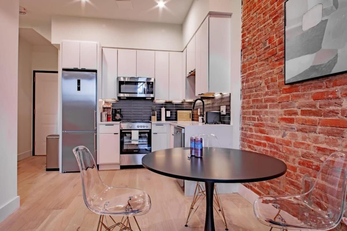 Barracks Row & Eastern Market Oasis Transit-friendly Holiday home Washington