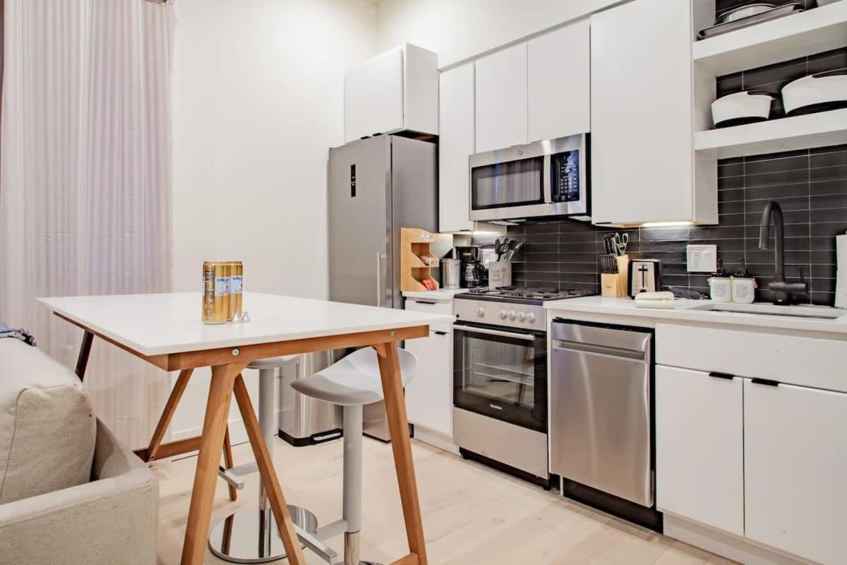 Eastern Market & Metro Accessible Modern Charm Walk Everywhere Holiday home Washington