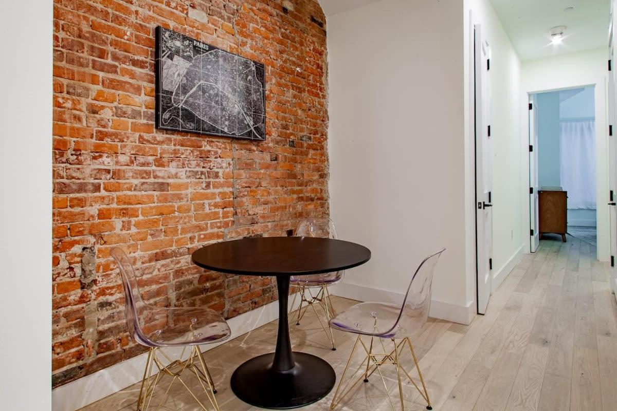 Apartment Vibrant 2-br Luxe Flat Adjacent Eastern Market Walk To Metro Barracks Row Capitol Hill
