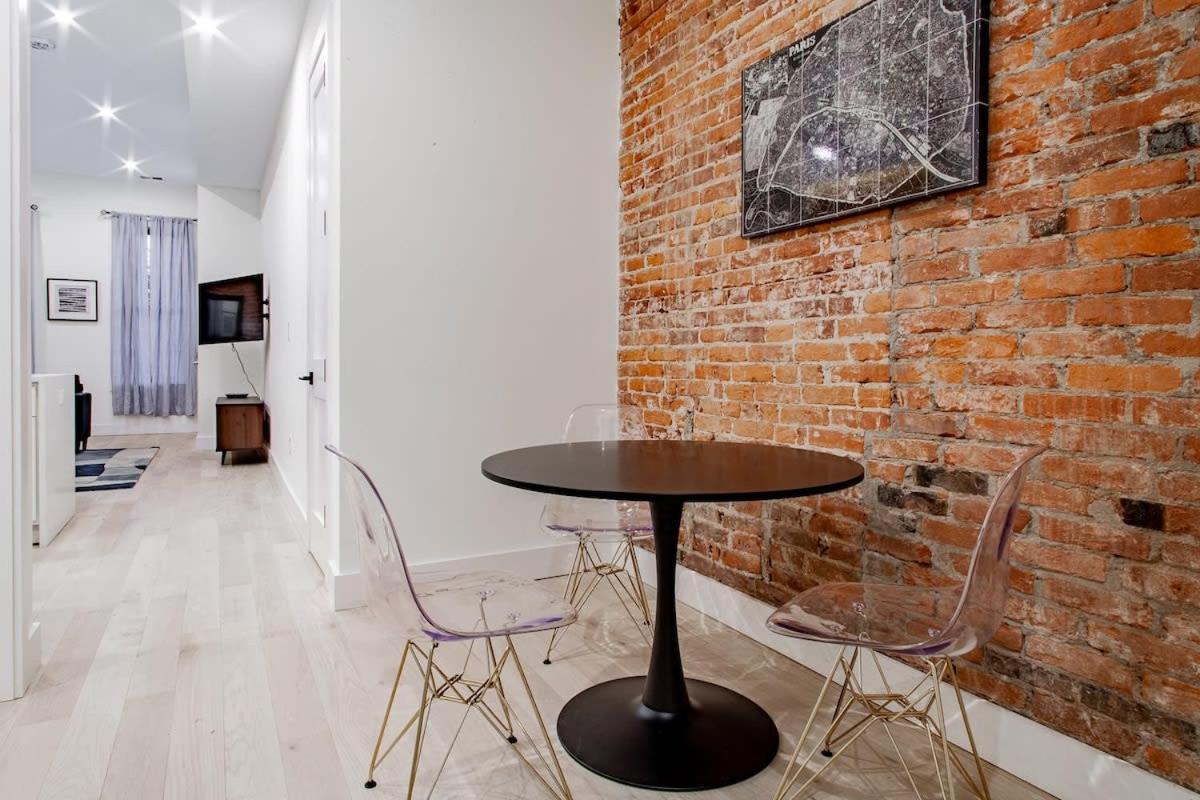 Vibrant 2-br Luxe Flat Adjacent Eastern Market Walk To Metro Barracks Row Capitol Hill *
