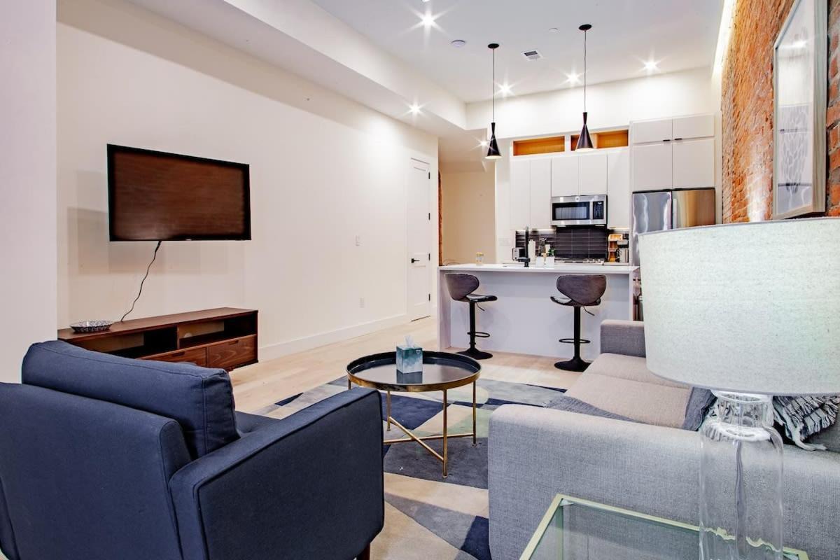 Vibrant 2-br Luxe Flat Adjacent Eastern Market Walk To Metro Barracks Row Capitol Hill Washington