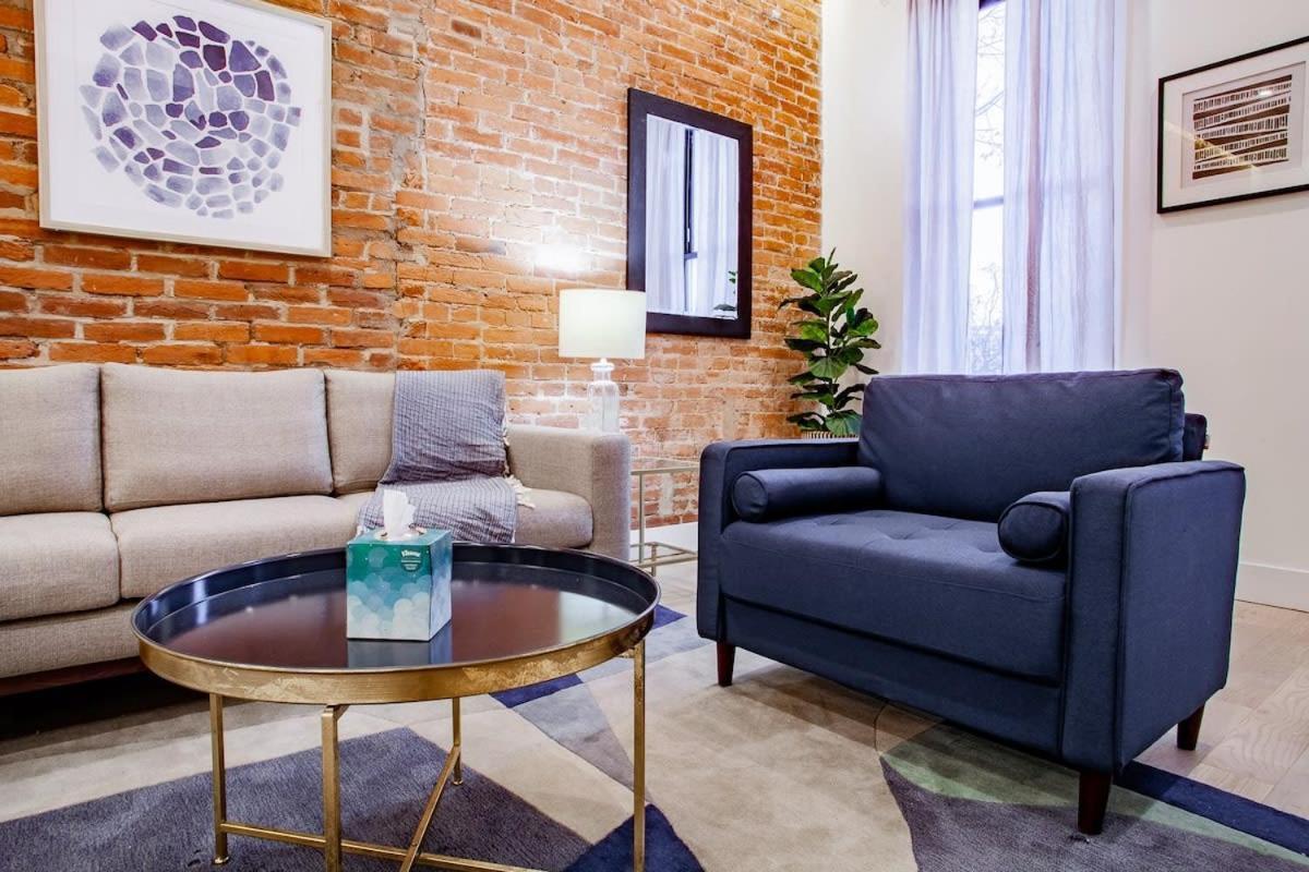 Vibrant 2-br Luxe Flat Adjacent Eastern Market Walk To Metro Barracks Row Capitol Hill *