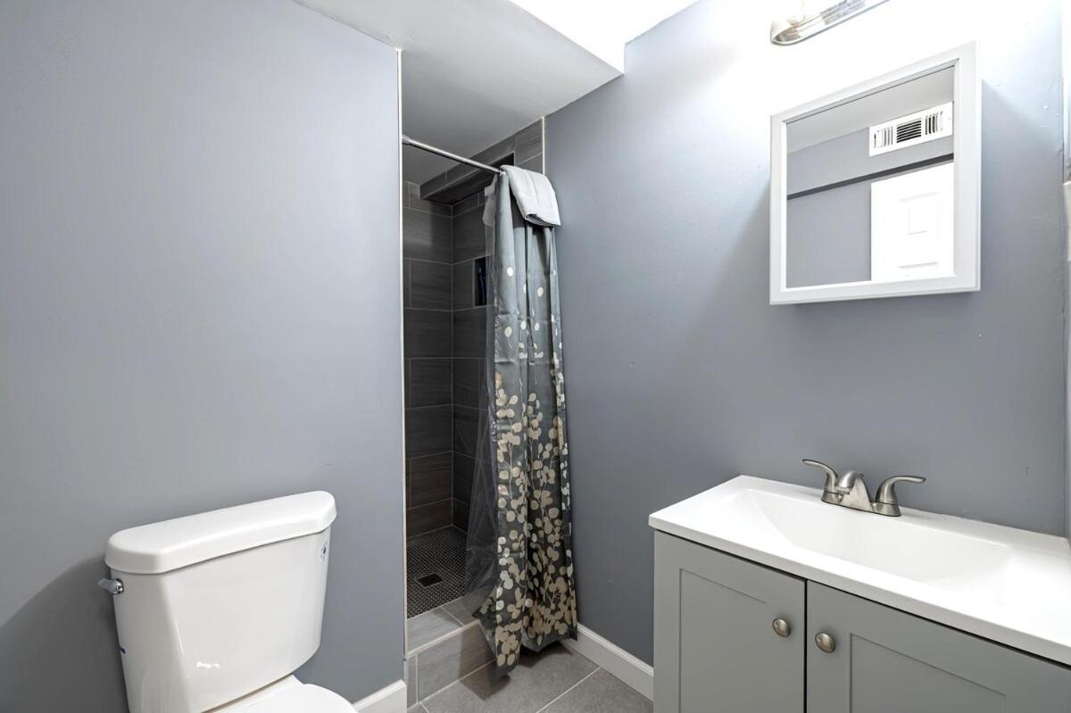 Apartment Updated Great Value 2-bedroom In Dc Washington
