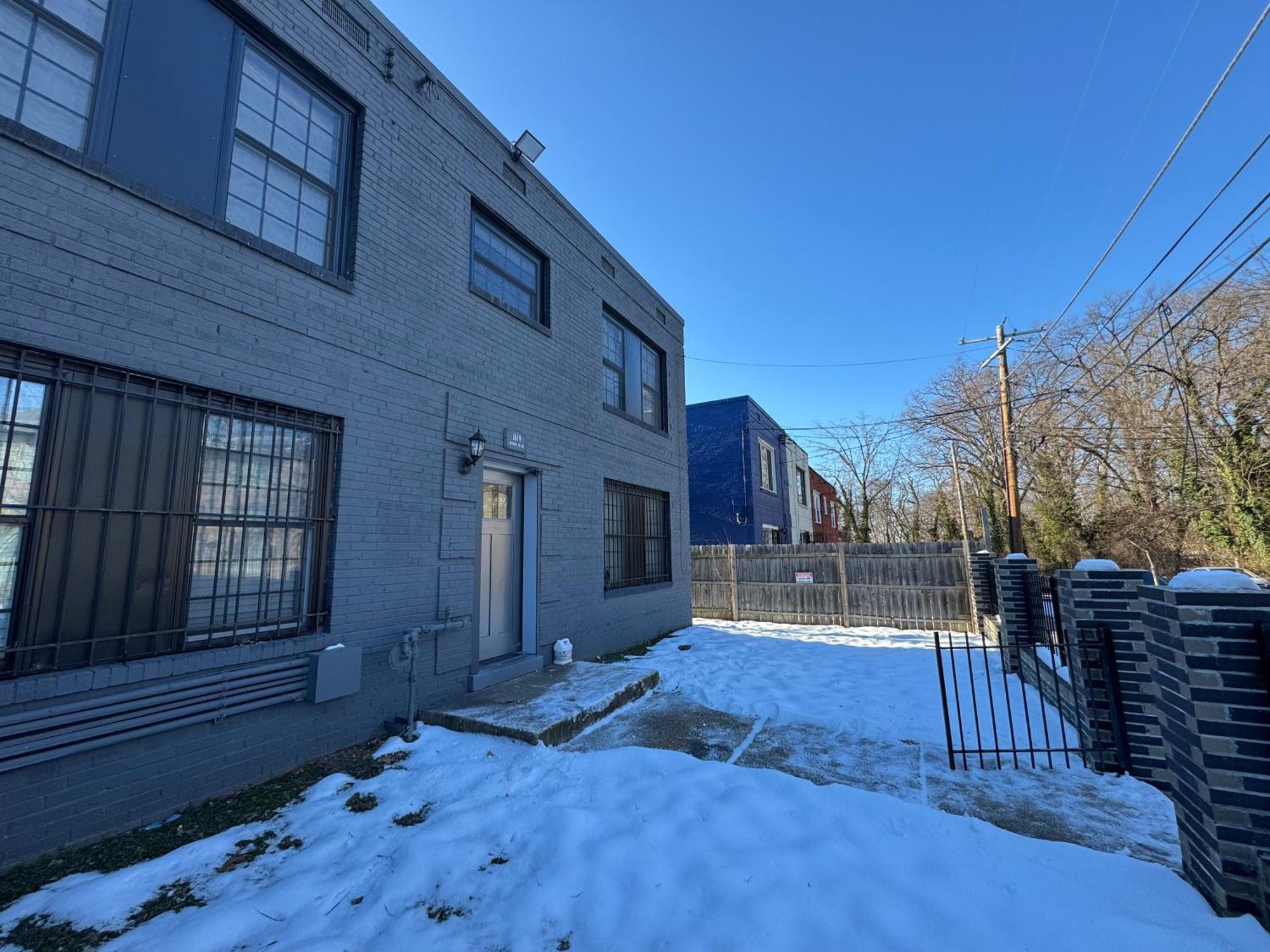 Apartment Updated Great Value 2-bedroom In Dc Washington