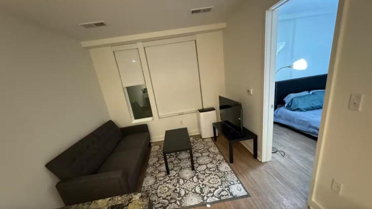 New 1-bedroom In Dc Chic