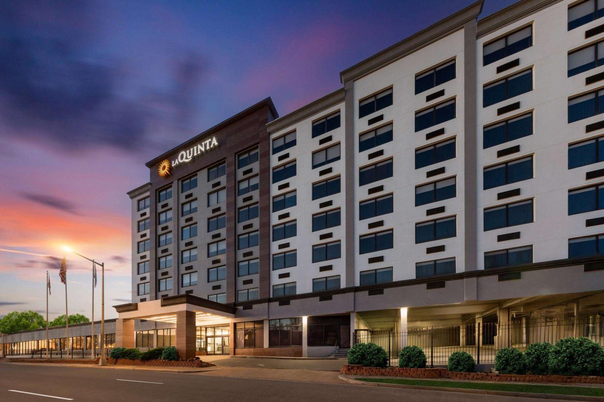 La Quinta & By La Quinta & By Wyndham Dc Noma Hotel 2*