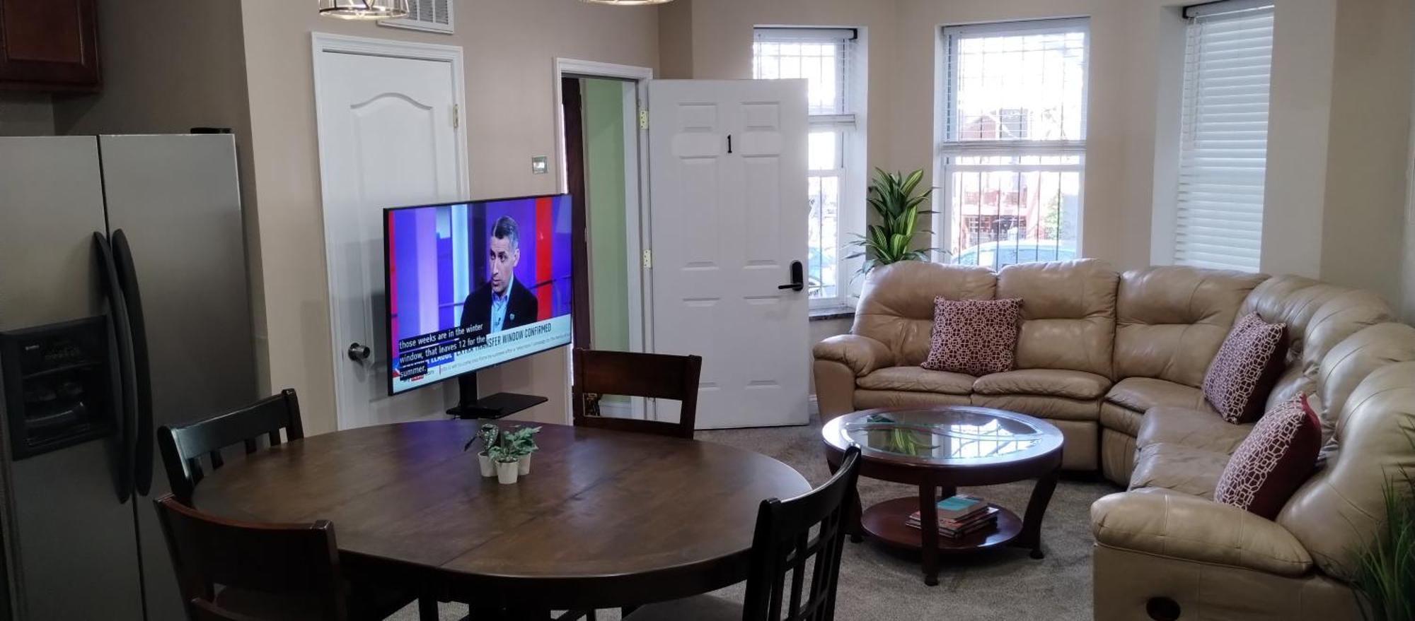 Beautiful 3br 3ba With Free Parking Near Downtown Dc *
