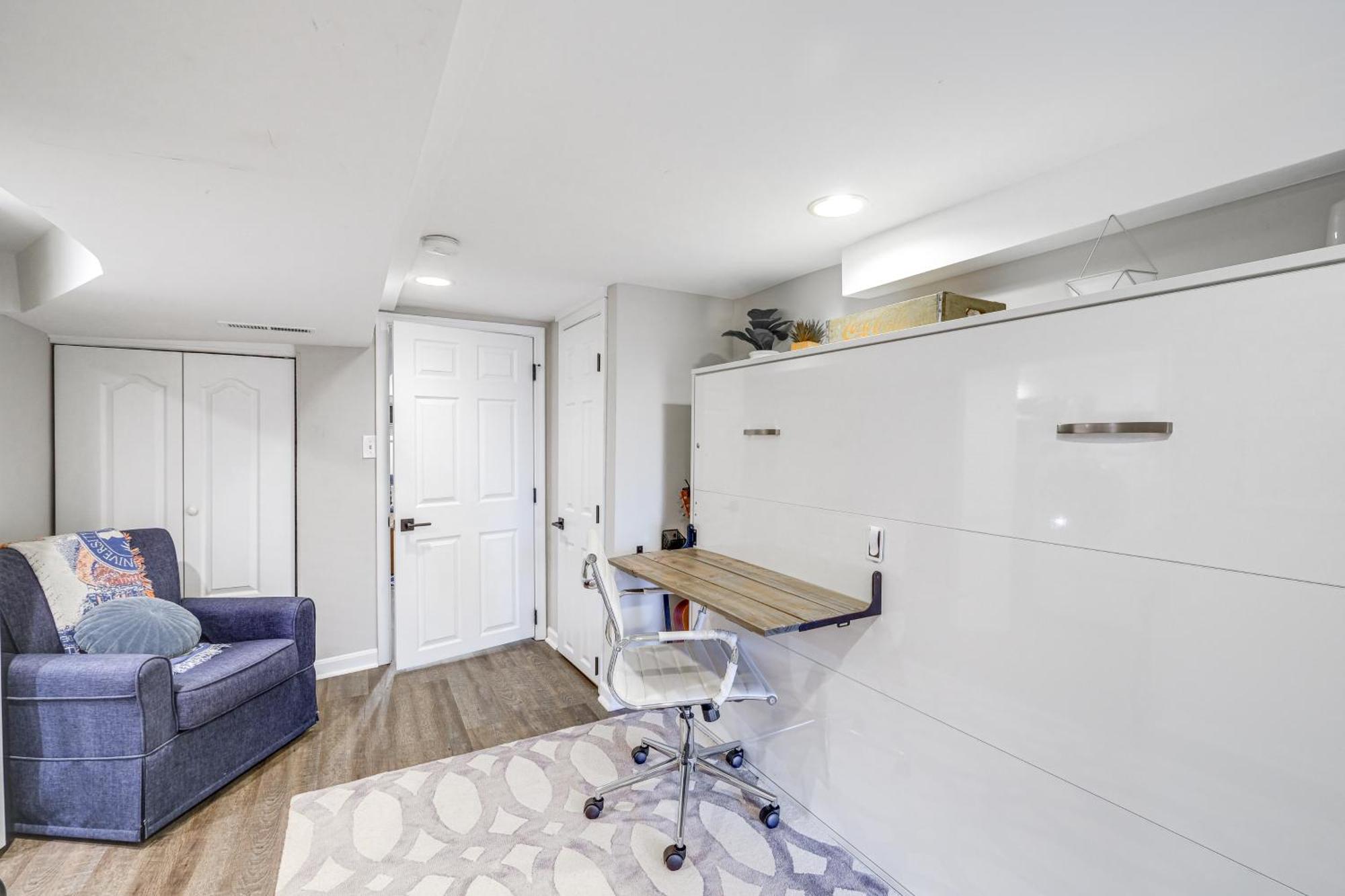 Apartment Walkable Location Modern Dc With Yard Access!