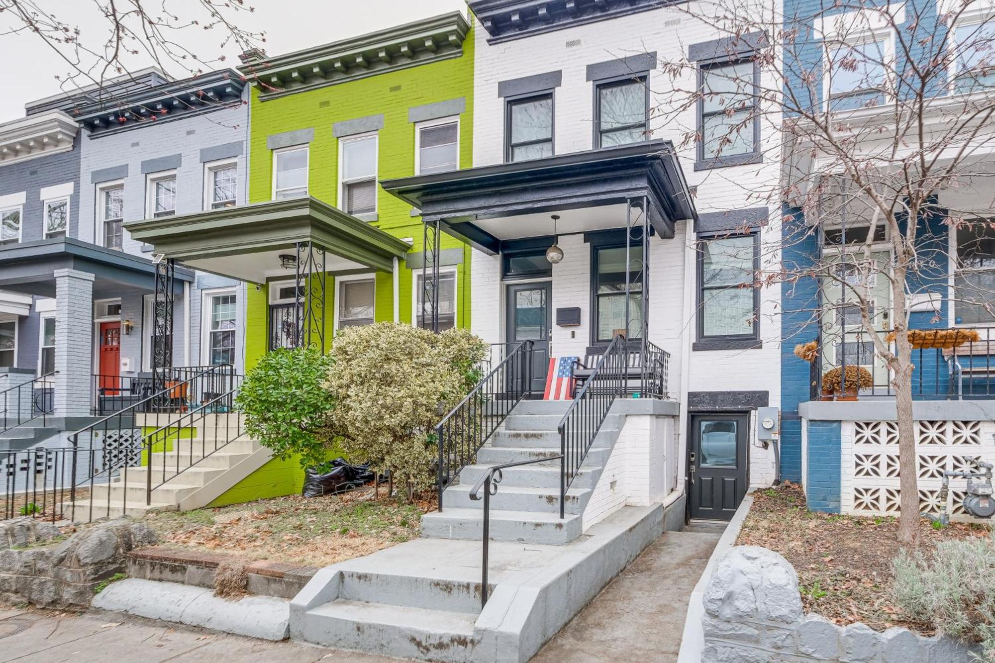 Walkable Location Modern Dc With Yard Access! * Washington