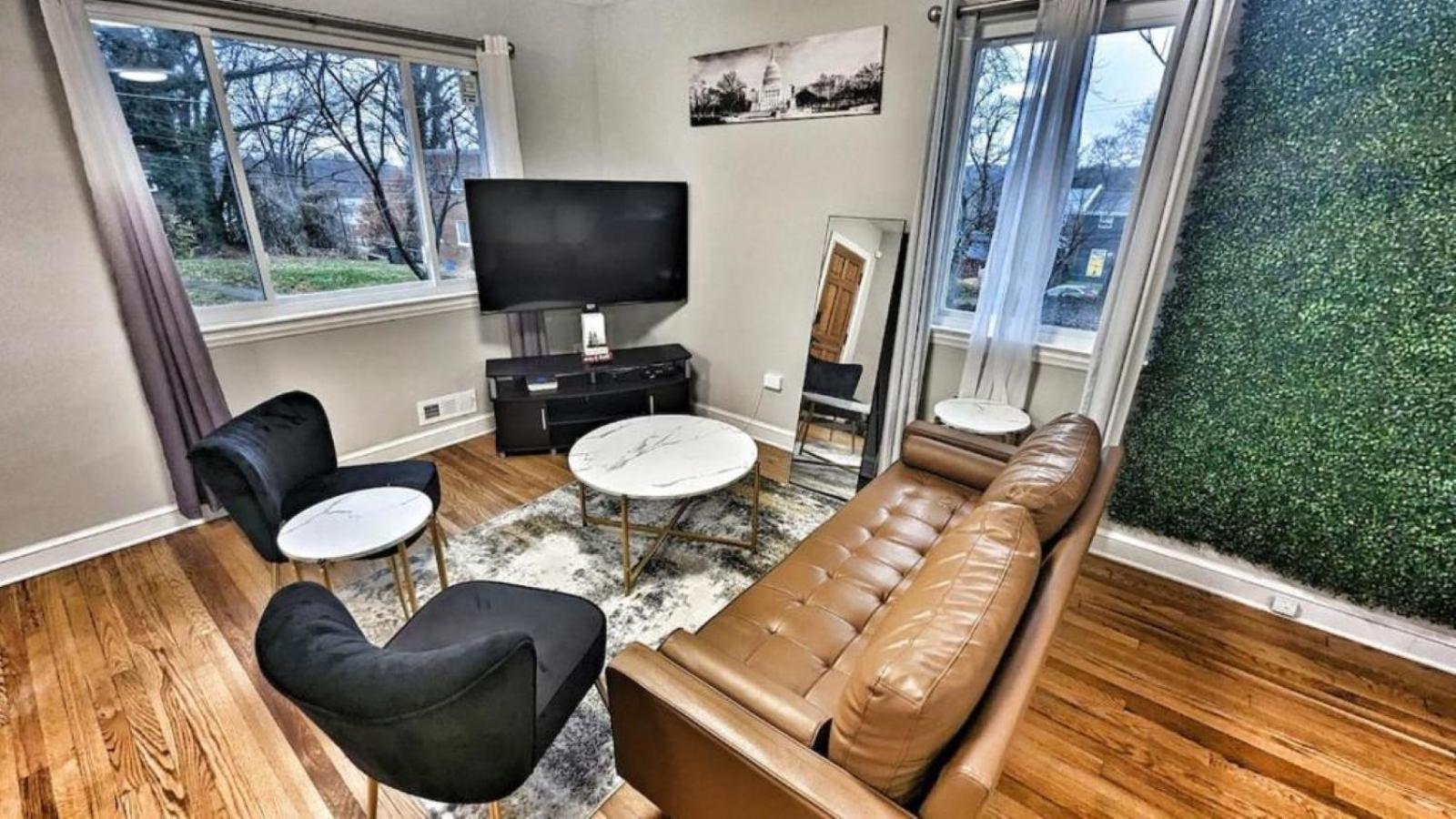 Holiday home Hilltop Hangout In Dc Washington