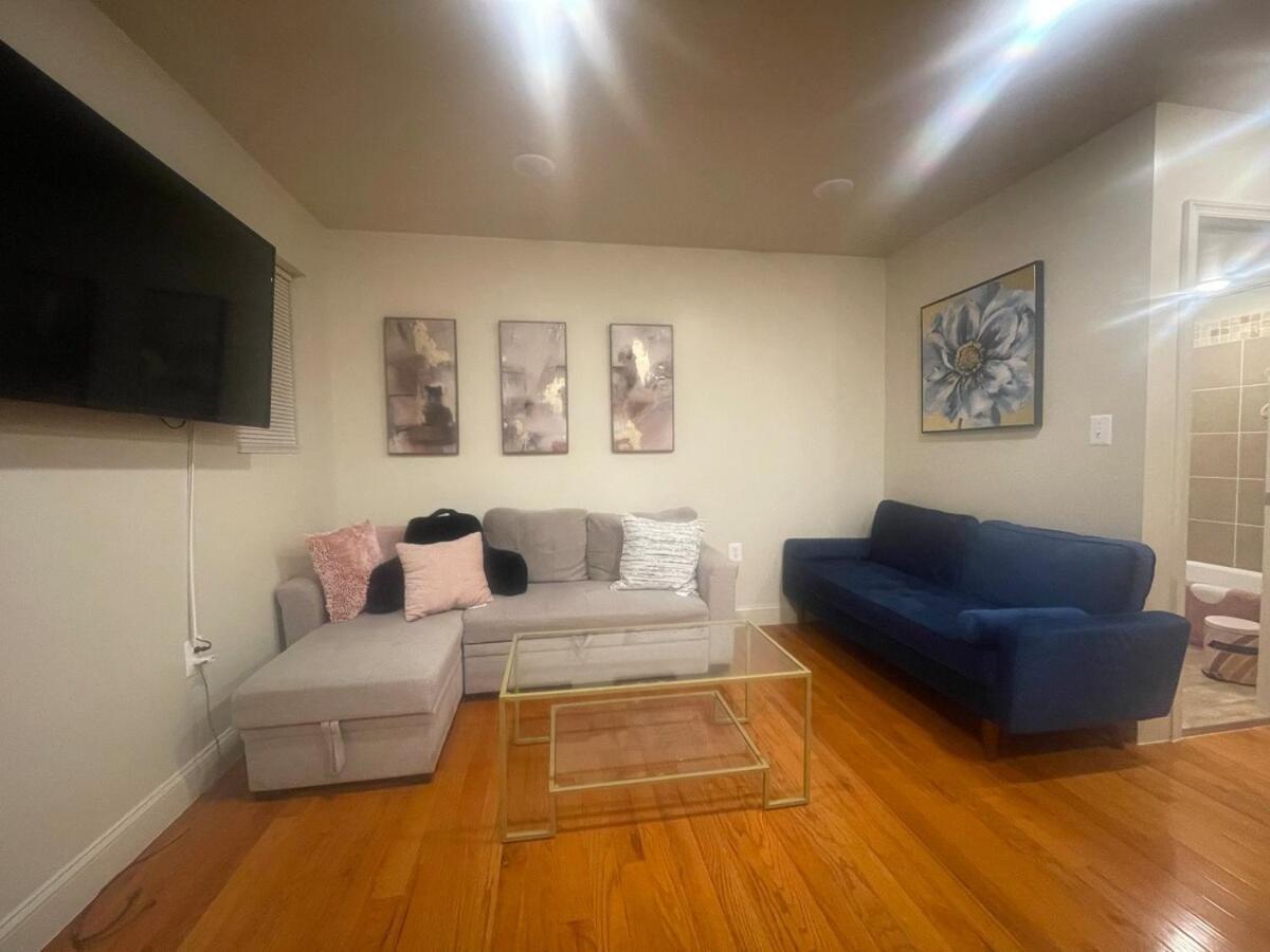 Chic 5br 2ba In Dc Apartment *