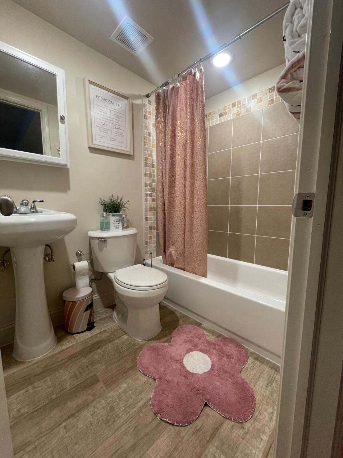 Chic 5br 2ba In Dc Apartment *