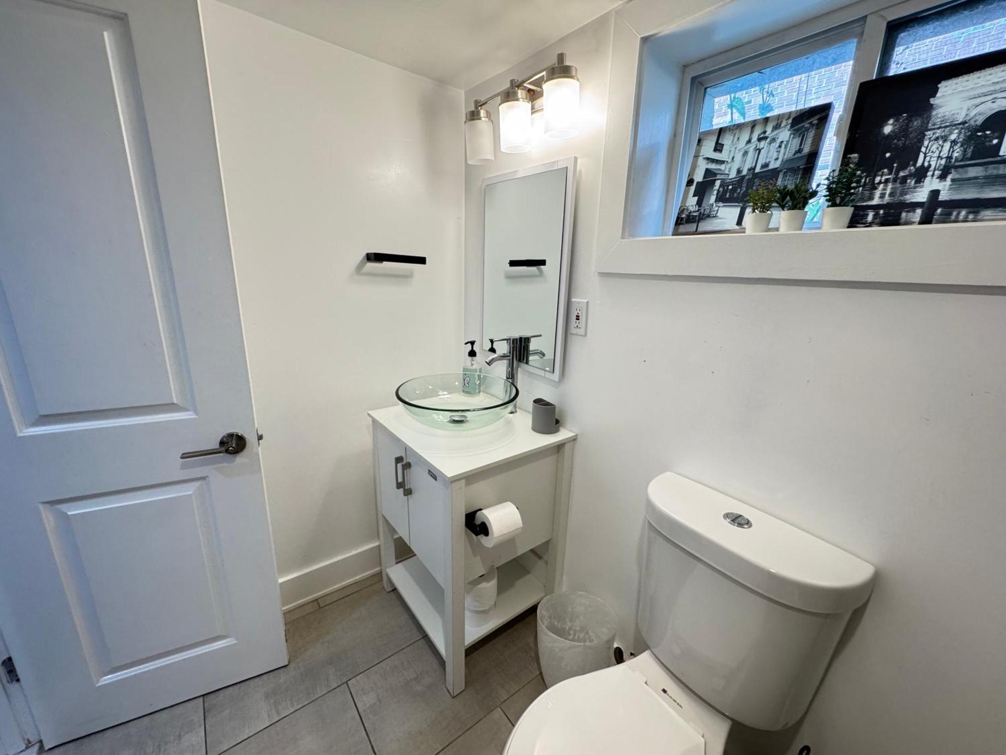 Cozy New Basement In Dc Near Metro Apartment