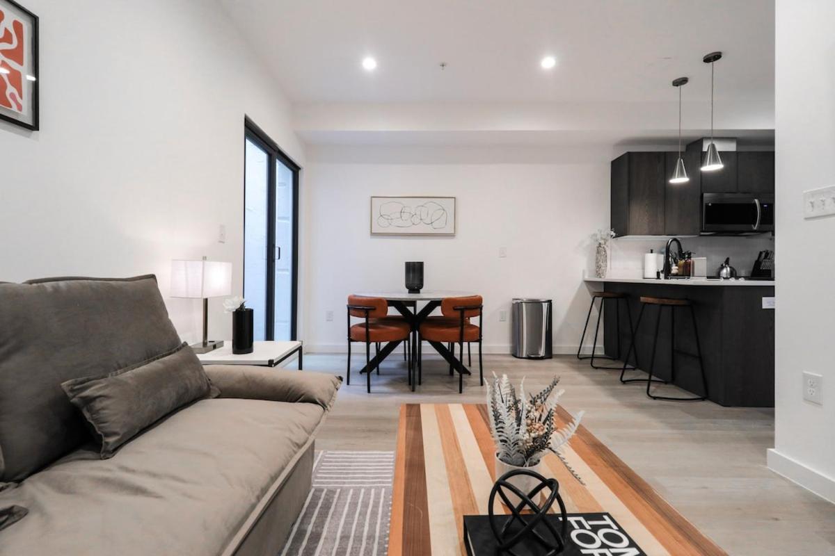 Unit 1 Stylish With King Bed And Sofa Bed