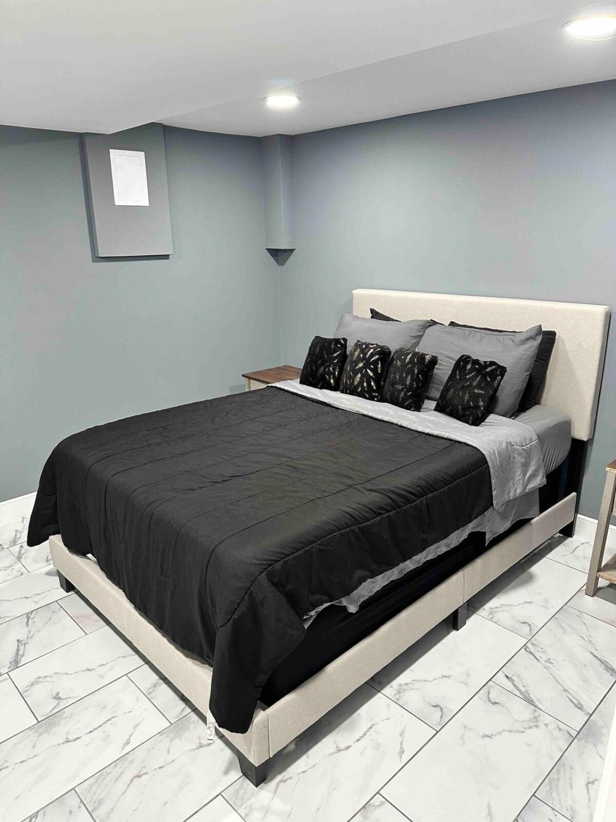 Apartment Lovely Basement 1-bedroom With Free Parking *
