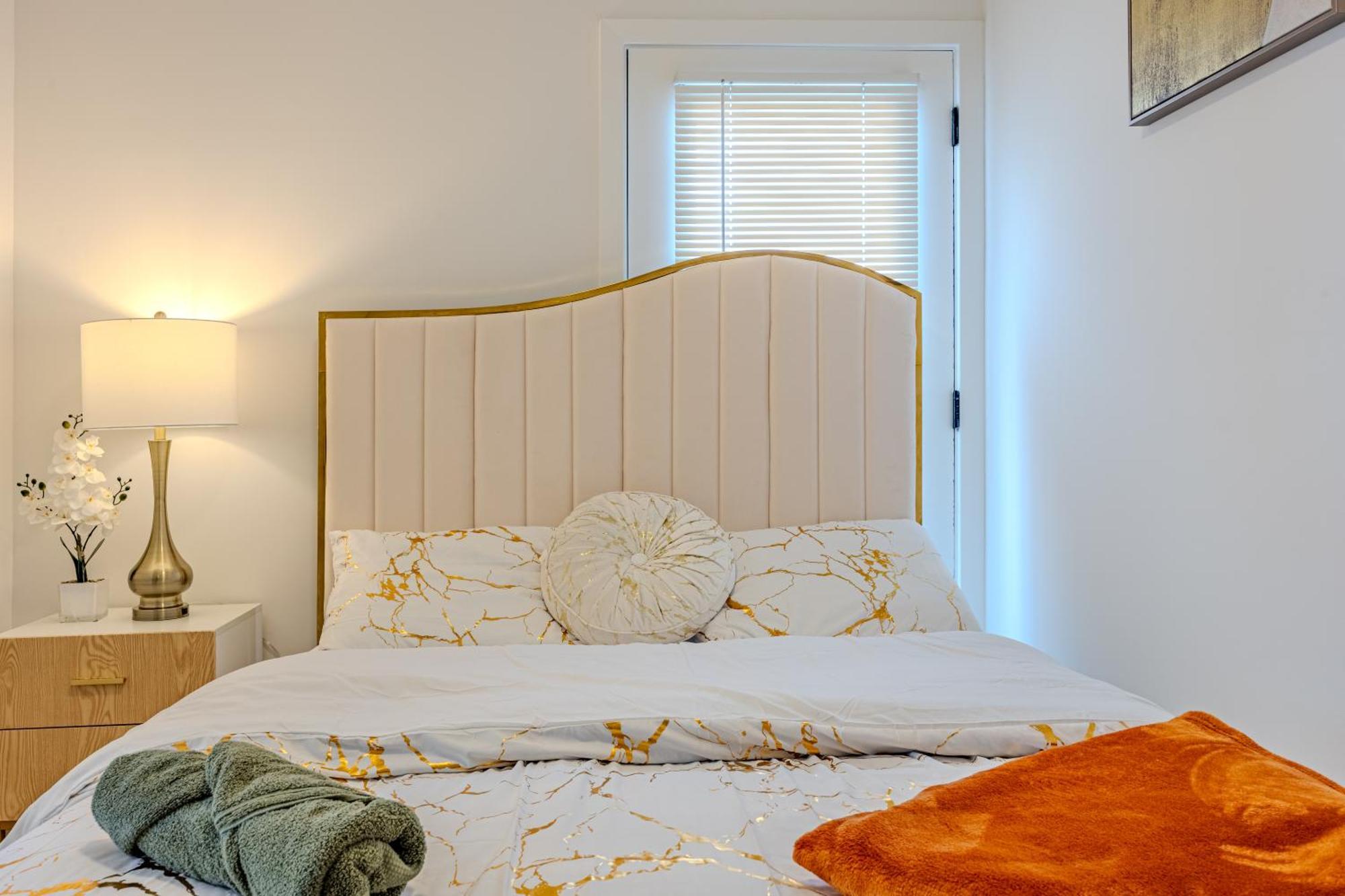Apartment Stylish, Modern & Cozy *