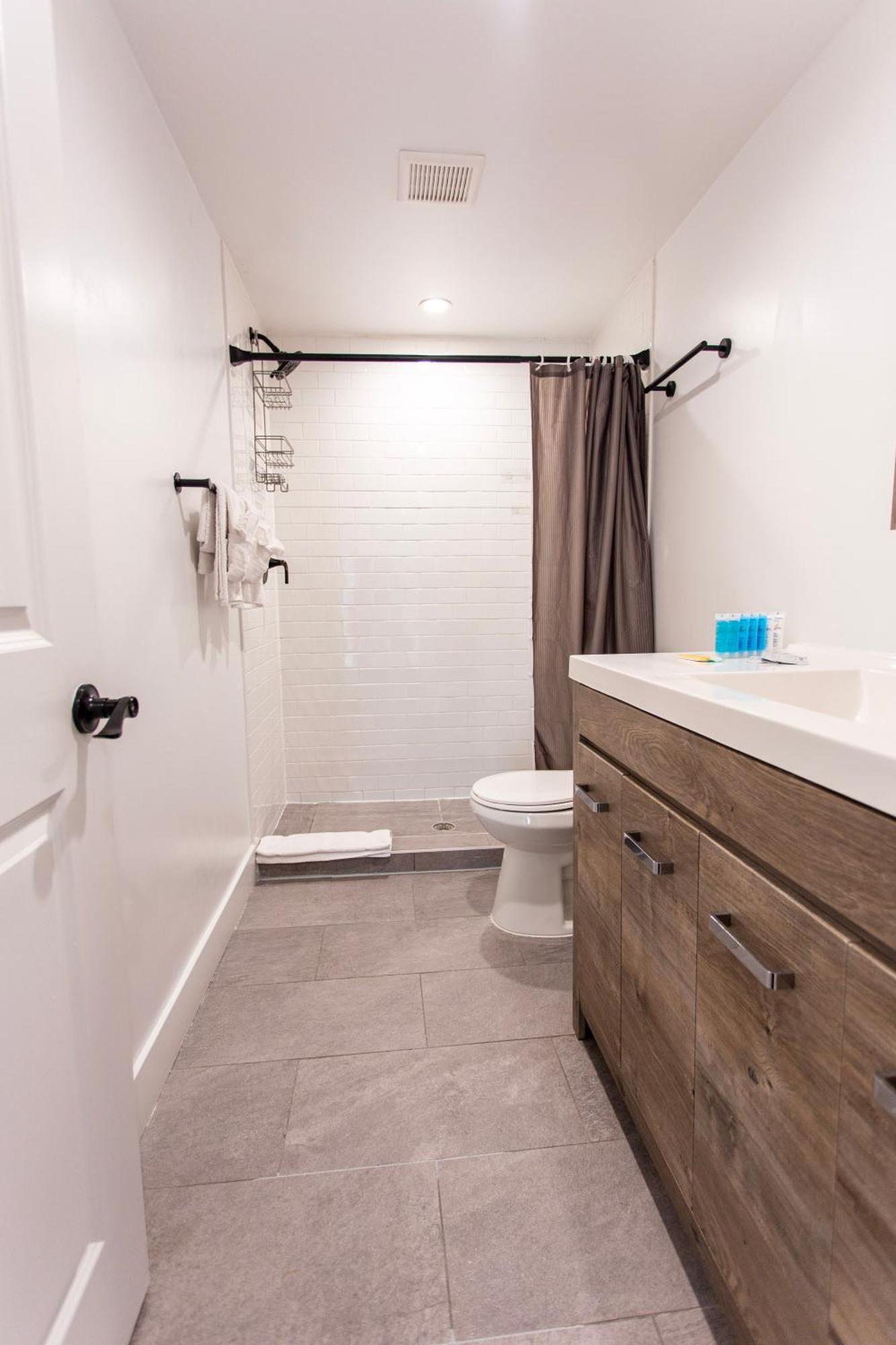 Elegant Petworth Escape 6 Bed Urban Retreat Apartment