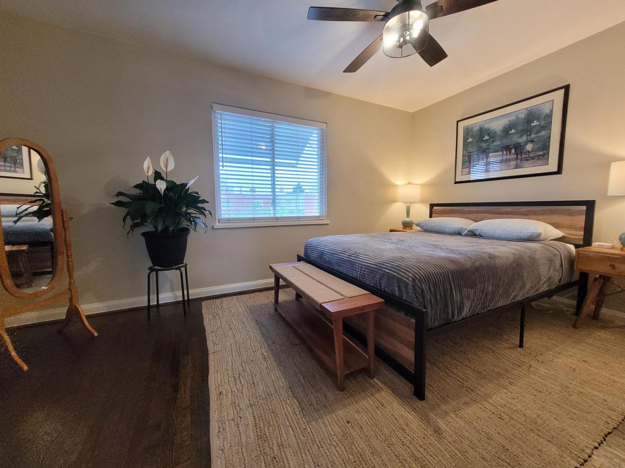 Holiday home Capitol Hill Adj With Parking And Easy Access To Downtown *