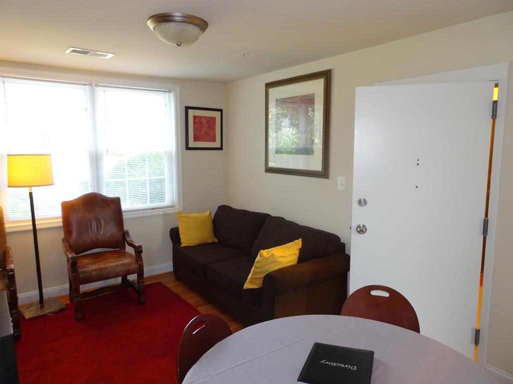 Affordable 2bdrm Home-free Parking Apartment
