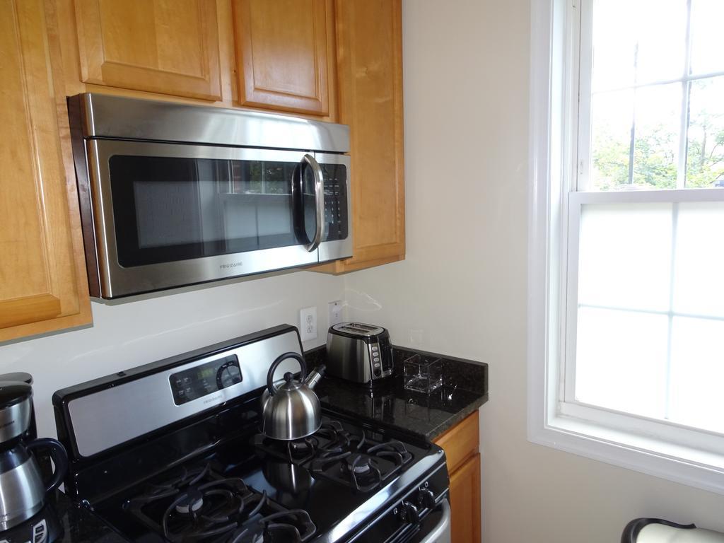 Affordable 2bdrm Home-free Parking * Washington