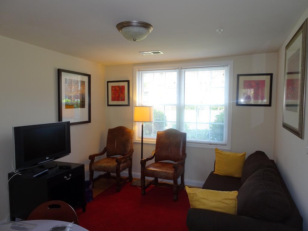 Affordable 2bdrm Home-free Parking Apartment