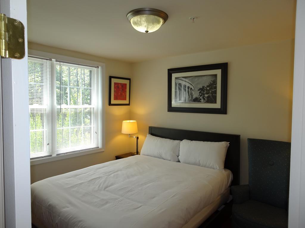 Affordable 2bdrm Home-free Parking * Washington