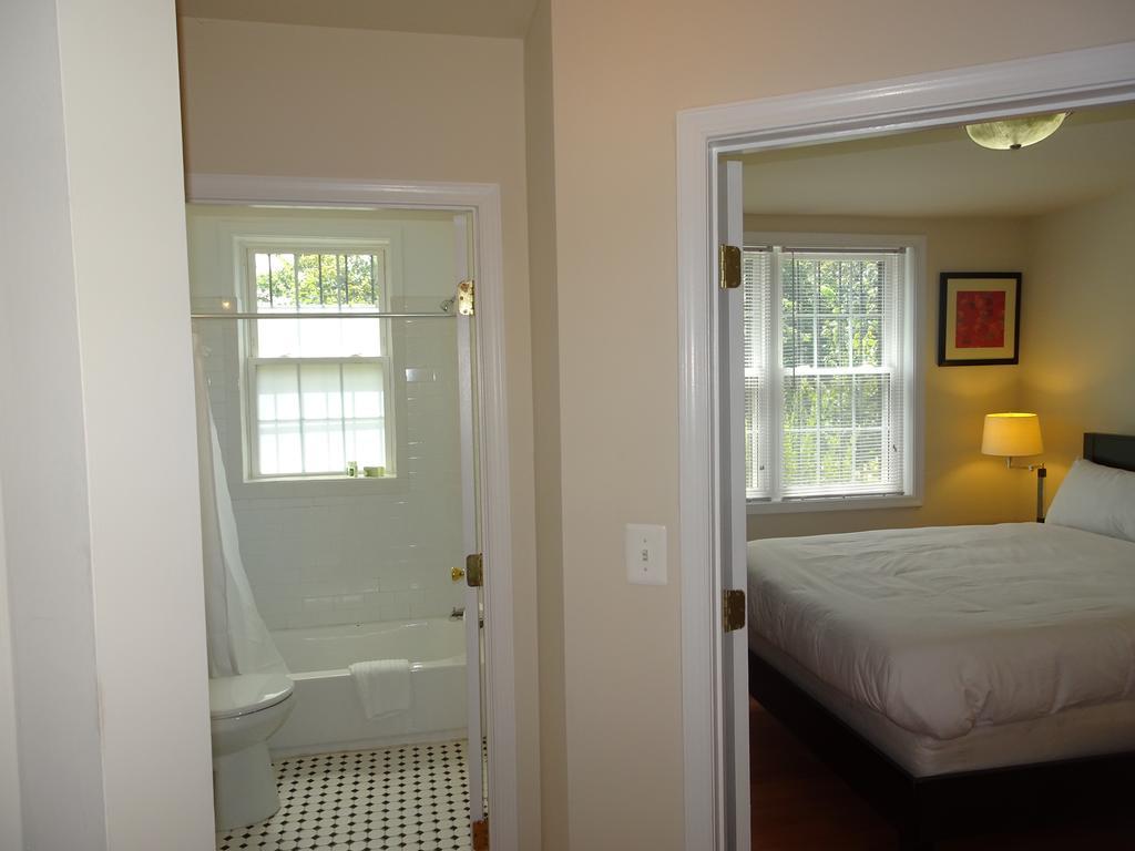 Affordable 2bdrm Home-free Parking Apartment Washington