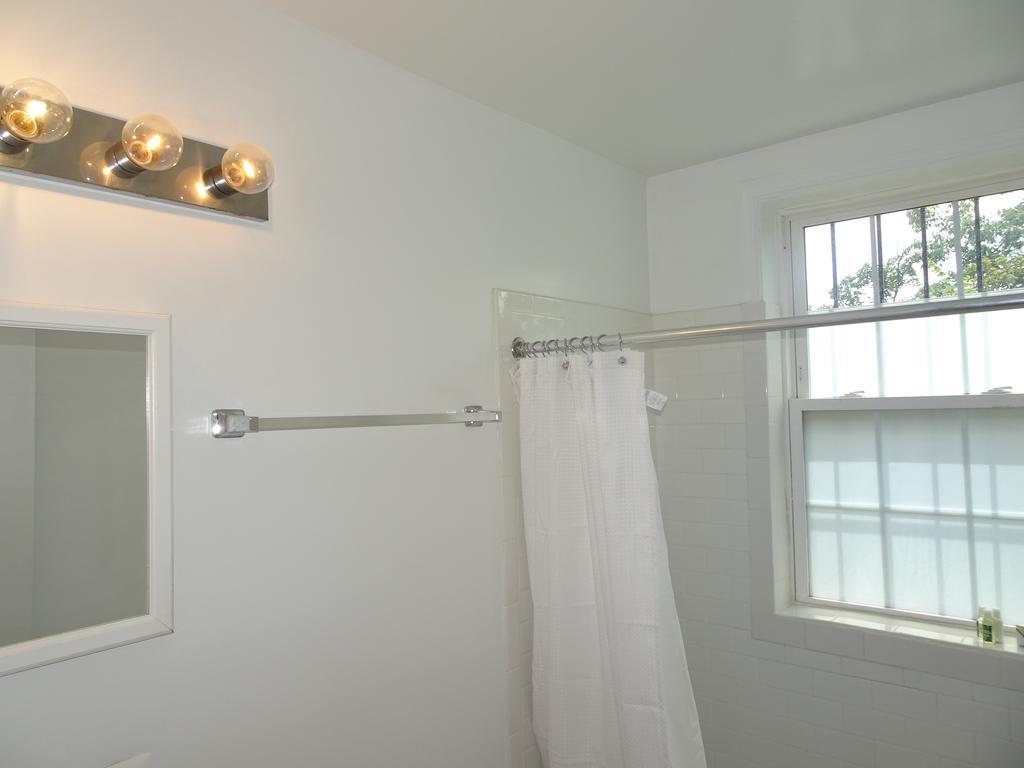 Affordable 2bdrm Home-free Parking Apartment *