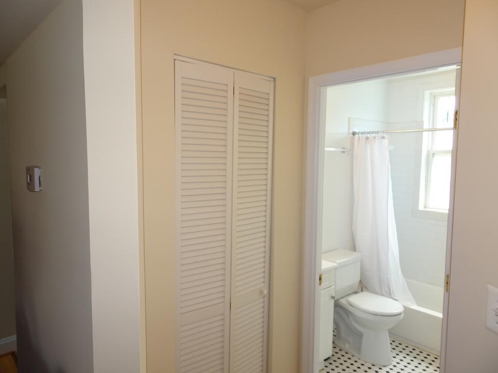 Affordable 2bdrm Home-free Parking *