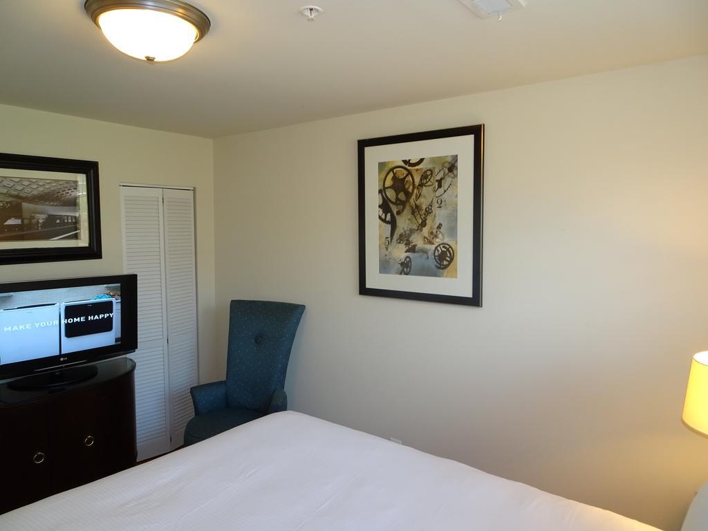 Affordable 2bdrm Home-free Parking Apartment Washington
