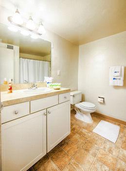 Hotel The Capital Suites
