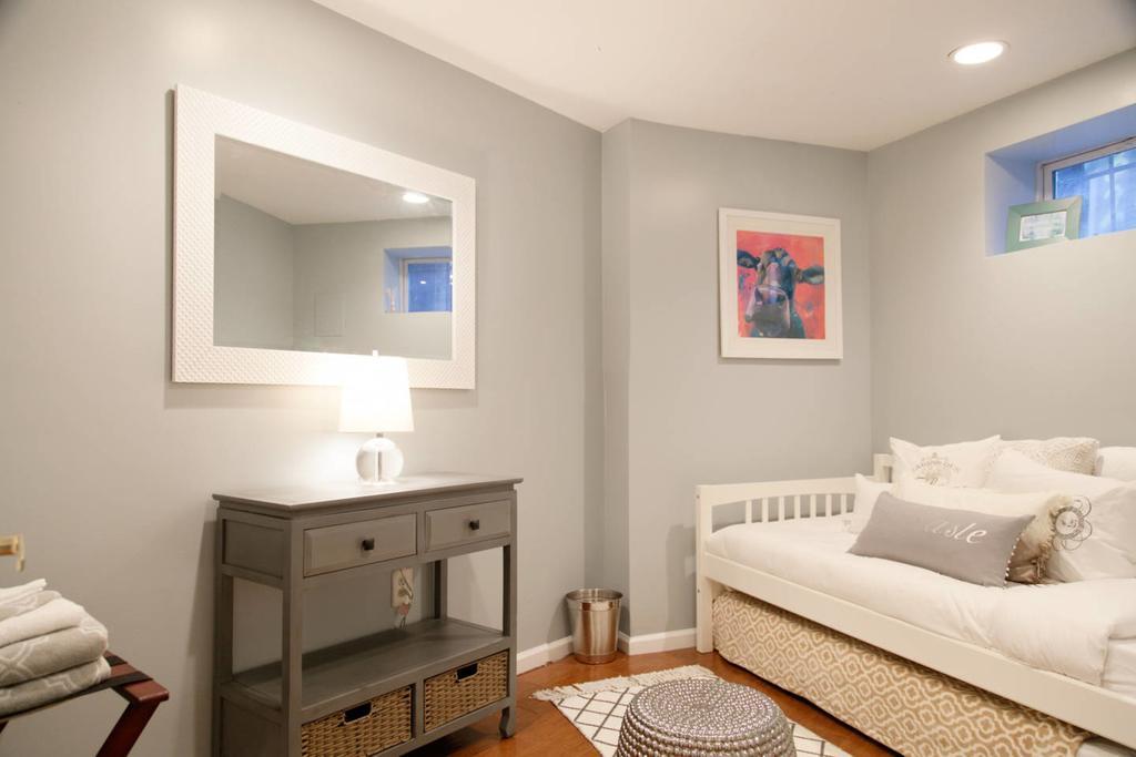 2-bedroom In Dc Apartment *