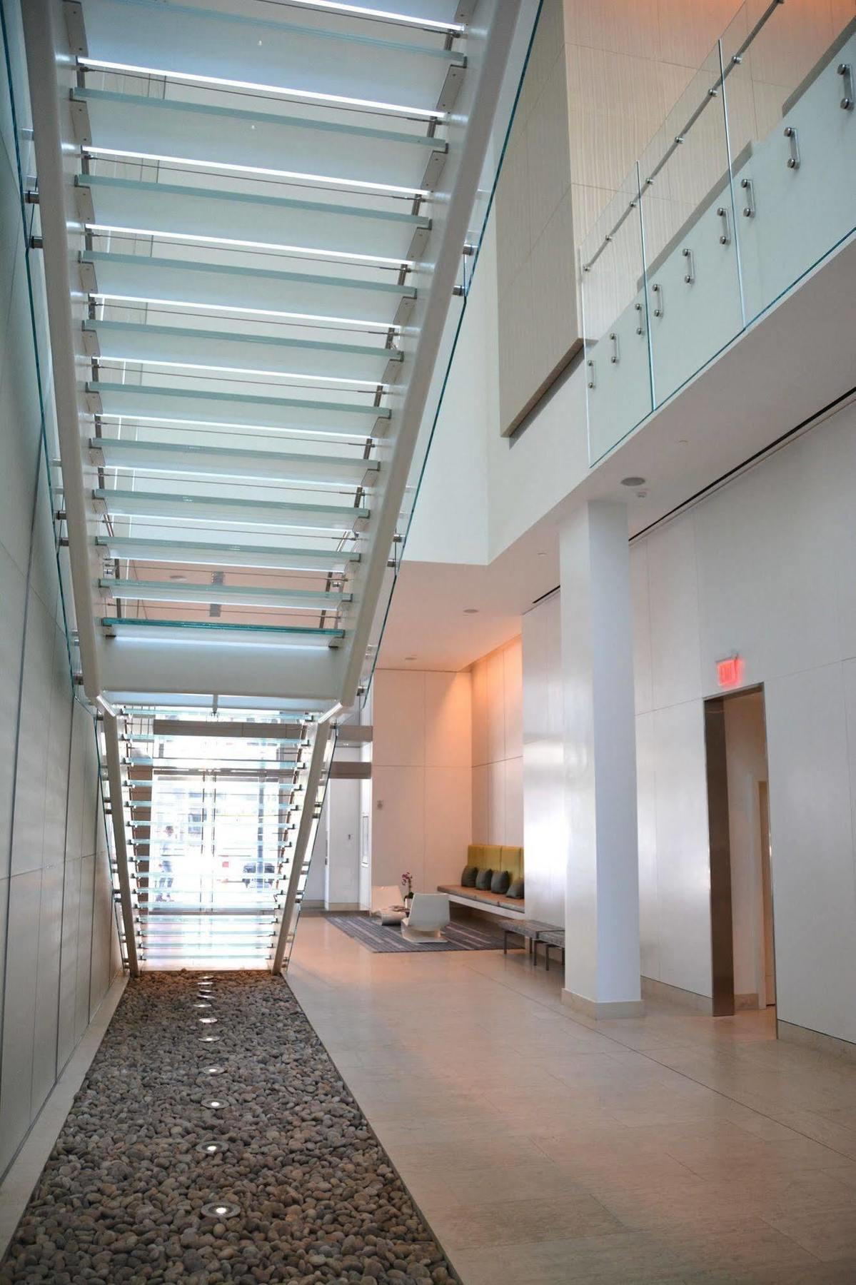 Bridgestreet At City Center Apartment