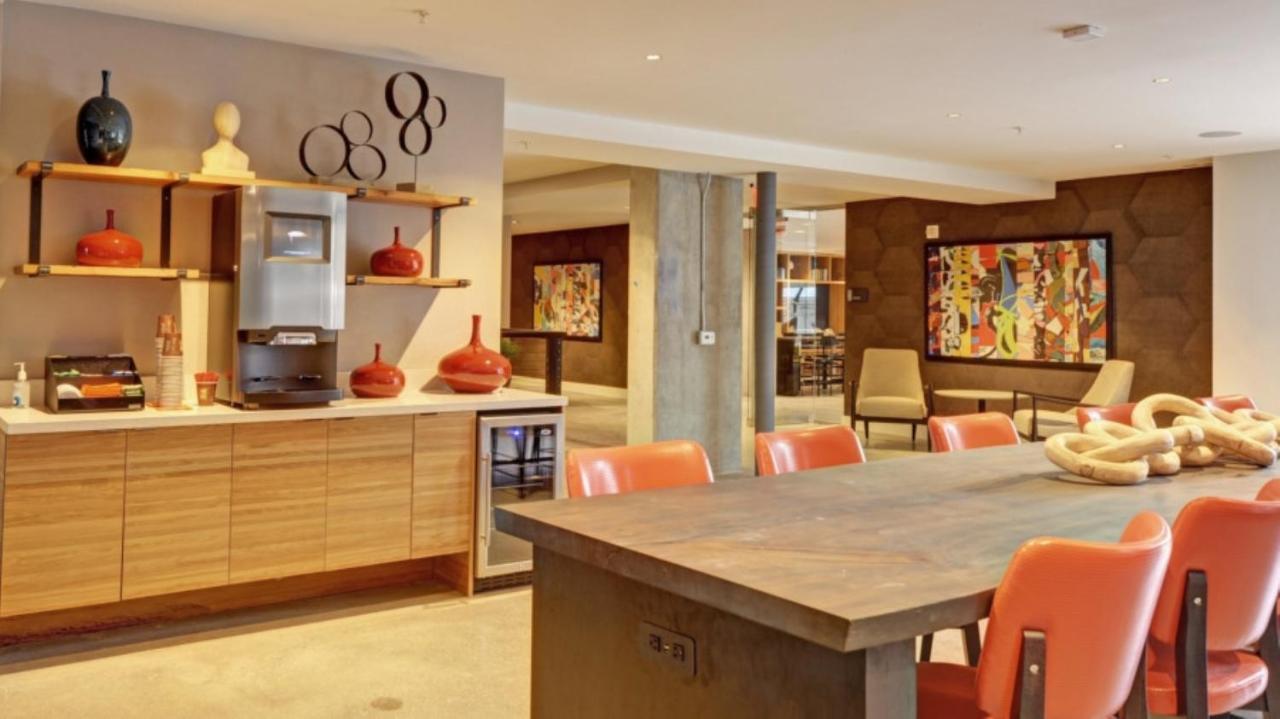 Global Luxury Suites At The Wharf
