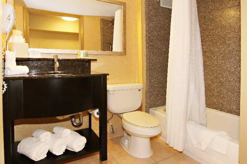 Hotel La Quinta & By La Quinta & By Wyndham Dc Noma 2*