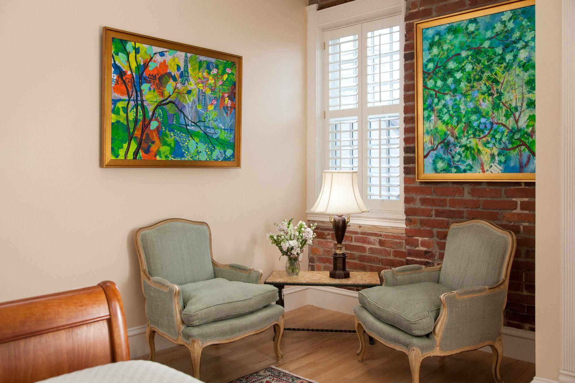 Embassy Circle Bed & Breakfast