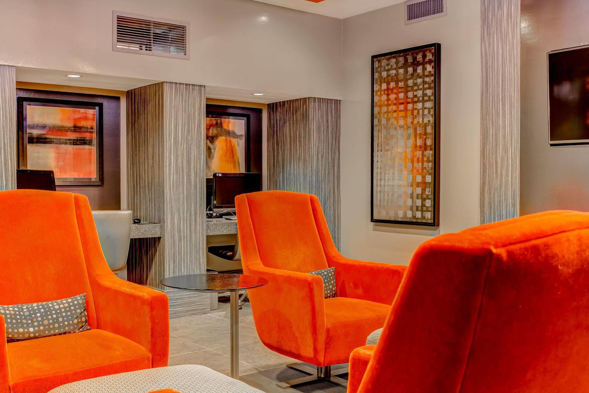 Wonderful Fully Furnished In Downtown Area 4*