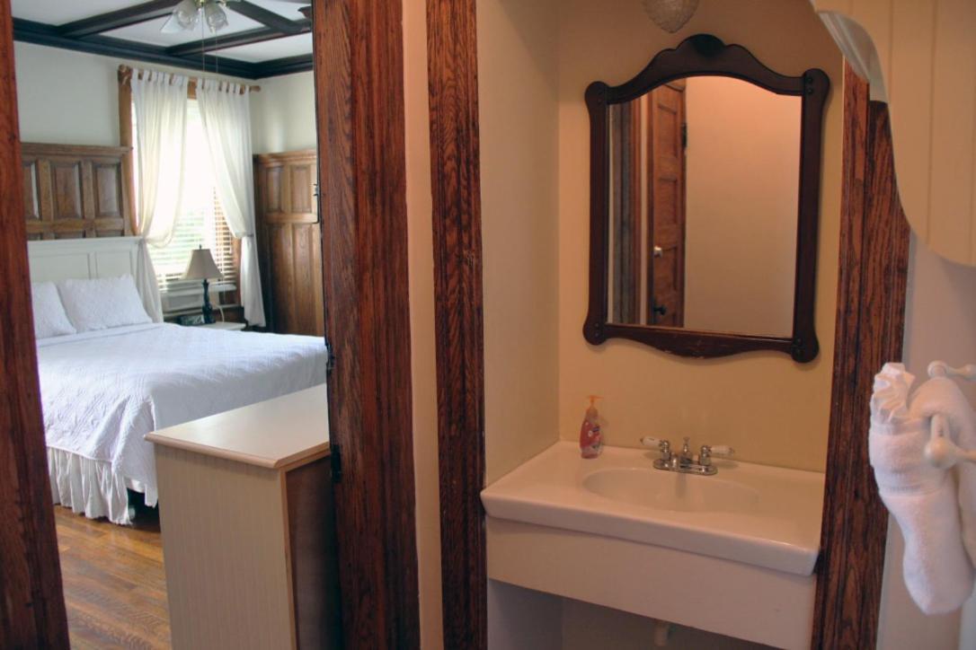 Adam's Bed & Breakfast
