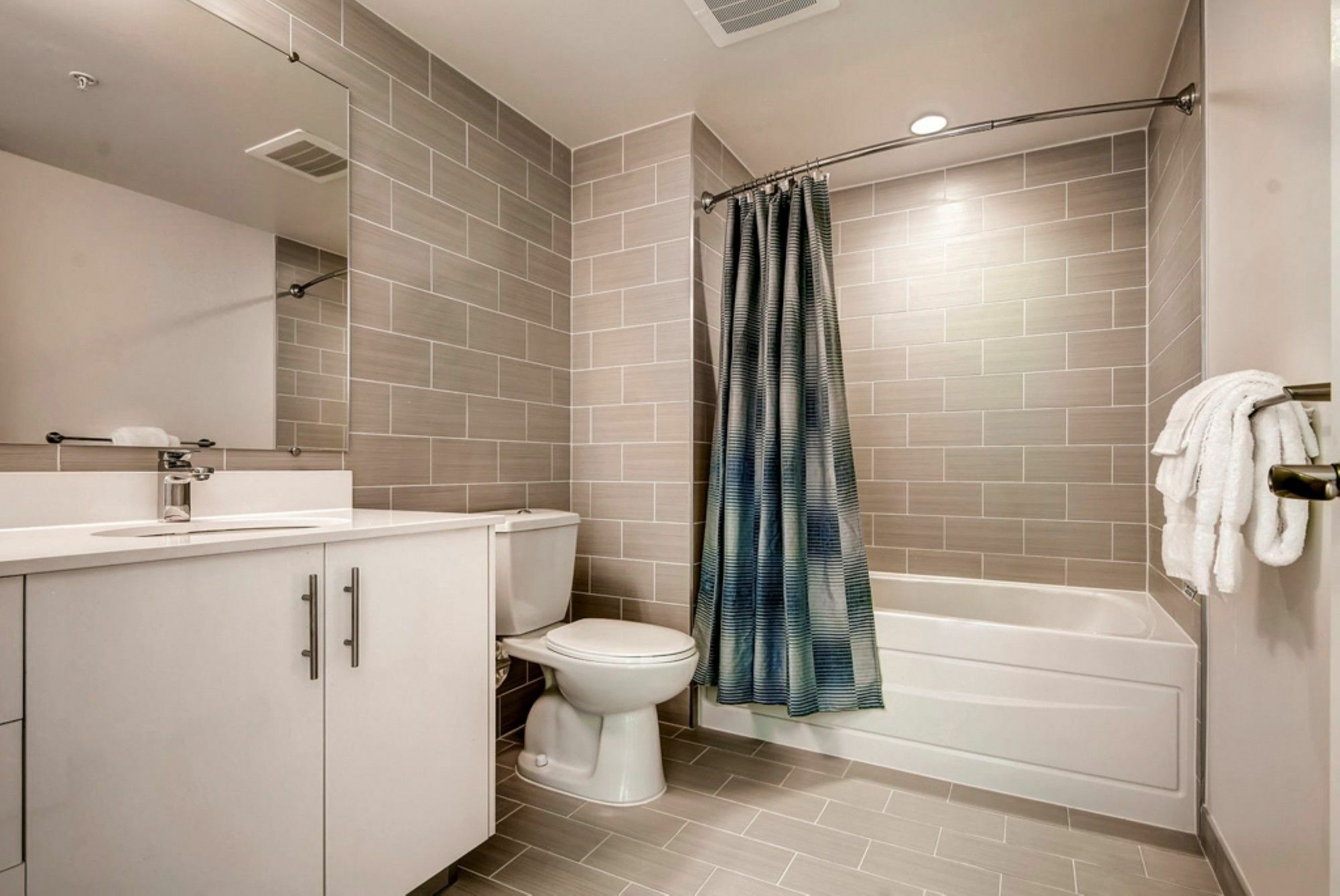 Global Luxury At Chinatown Apartment