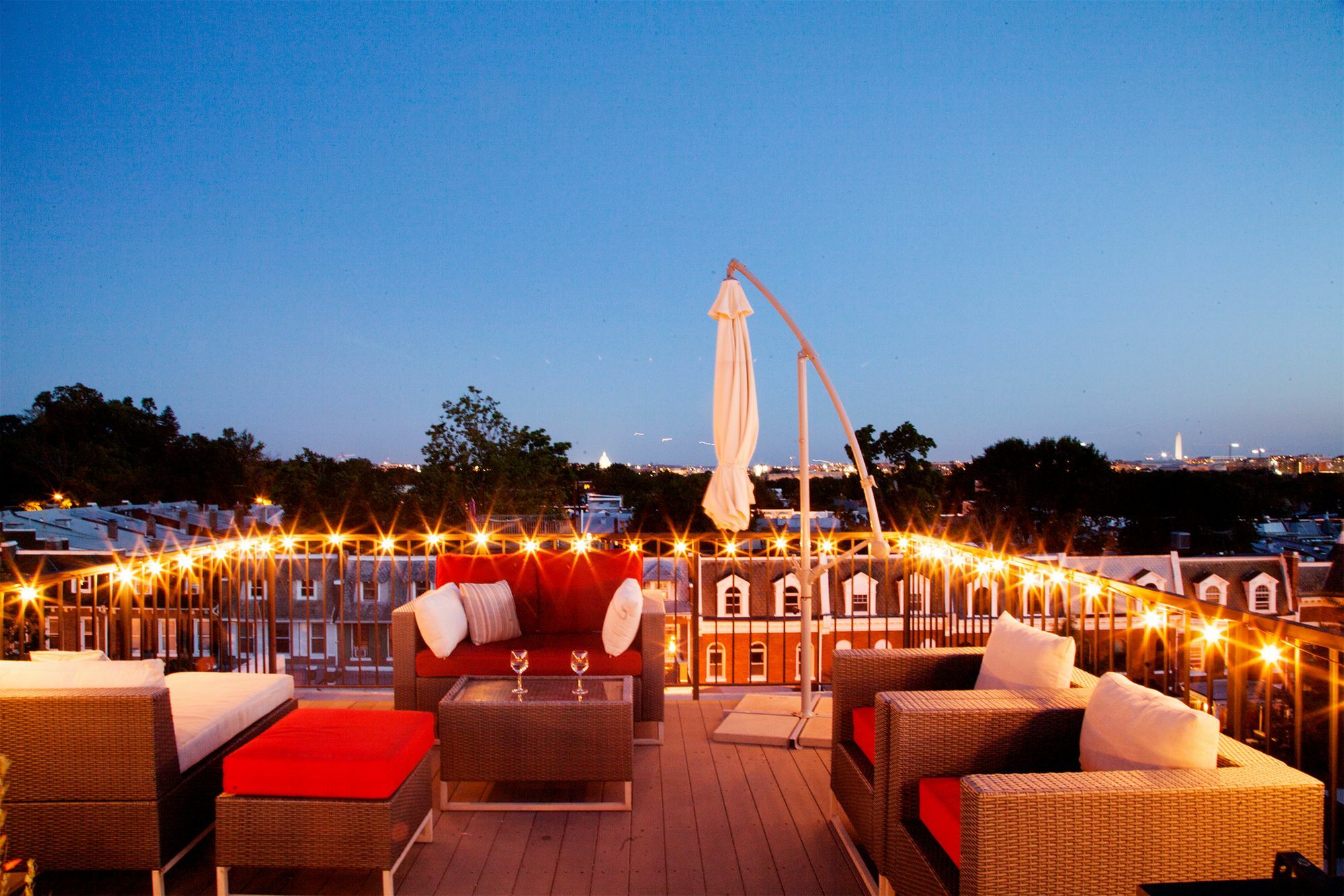 Villa Amazing Dc With Rooftop Deck Washington