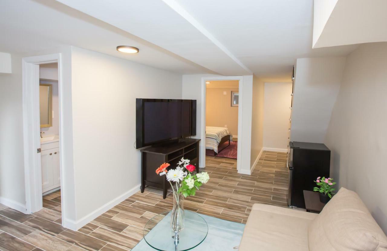 2 Full Bedrooms Basement Apt; 3-min Walk To Petworth Metro; Guest house *