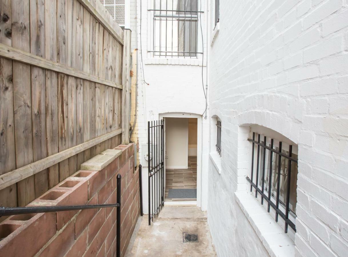 2 Full Bedrooms Basement Apt; 3-min Walk To Petworth Metro; Guest house *