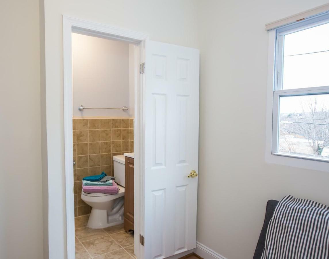 Charming - 3 Min Walk To Petworth Metro Station; 10 Min To Convention Center Guest house *