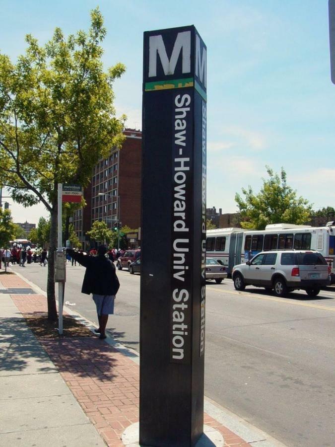 Steps To Dc: Convention Center Comfort Homestay *