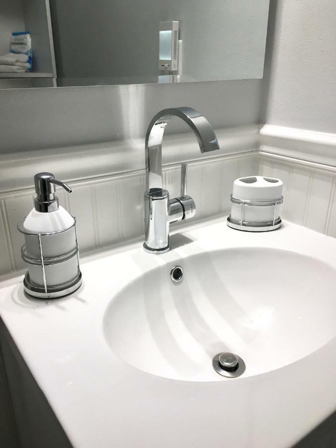 Chic -- Your Walkable, Capitol Hill Away From Home! Apartment *