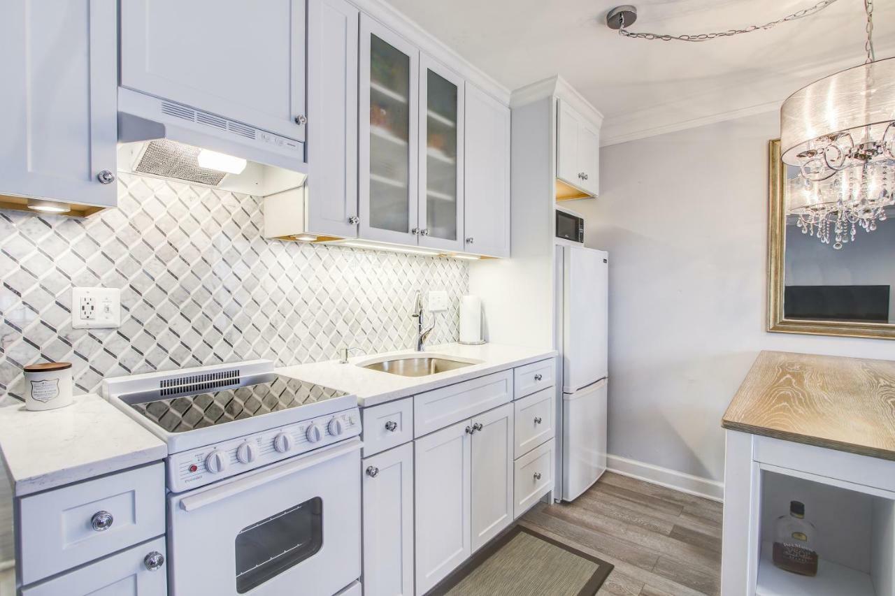 Chic -- Your Walkable, Capitol Hill Away From Home!